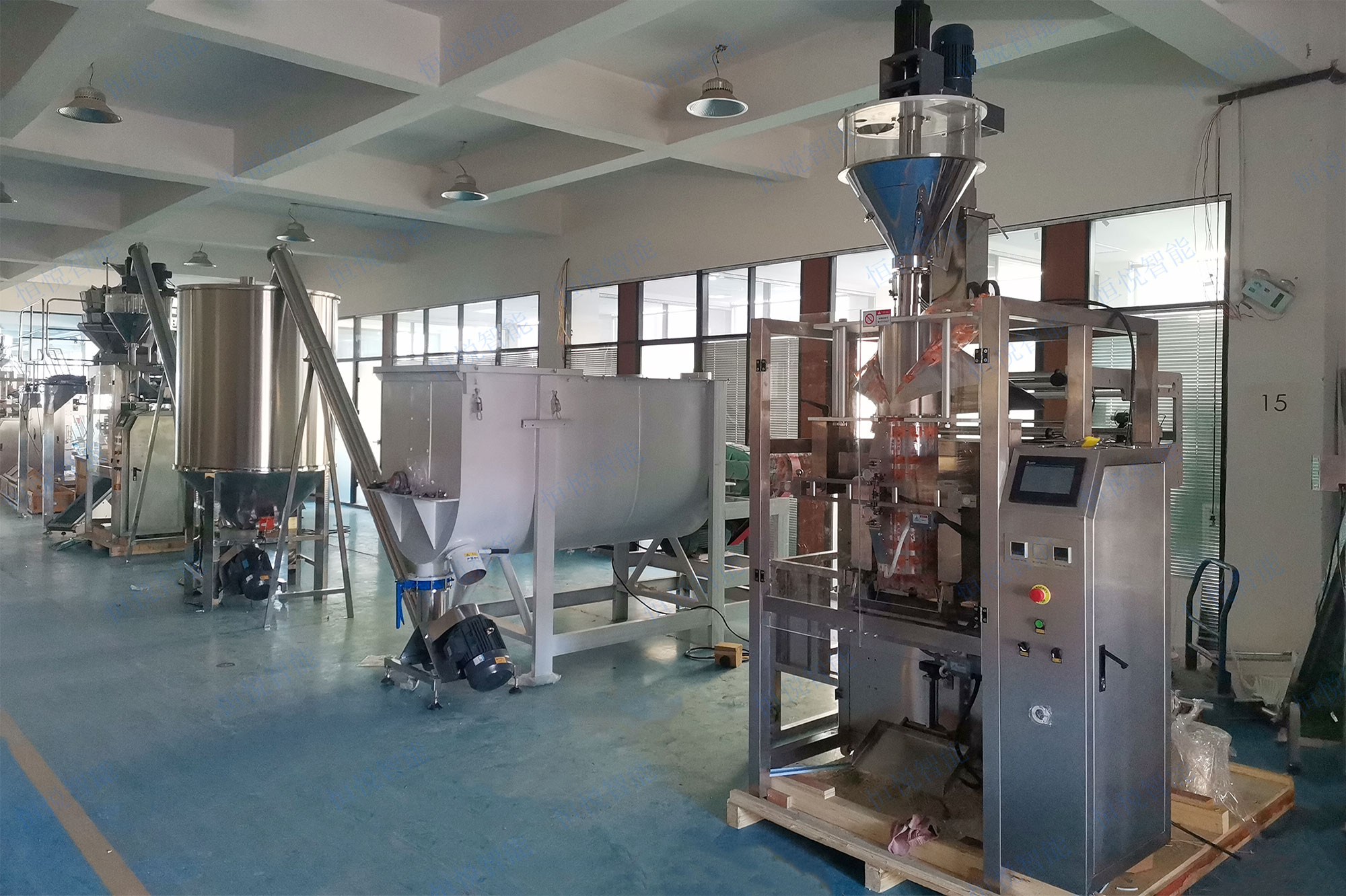 全自動防水涂料包裝機可以實現(xiàn)涂料、膩子粉、快粘粉、石膏粉等建筑粉料產品得自動化包裝全過程